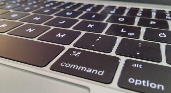 Apple запатентует бесклавиатурный MacBook
