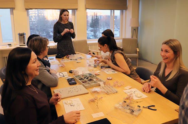 Творческий марафон «Вне цеха» собрал женщин-металлургов в «Атмосфере»