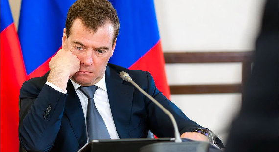 Медведев узнал, что в России людям живется трудно