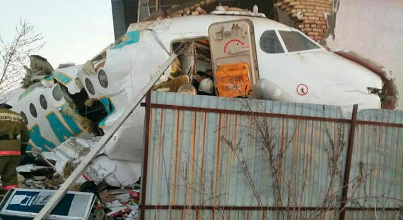 В Казахстане рухнул самолет: погибло не менее 9 человек