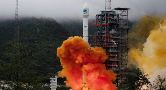 Китай вывел на орбиту спутник для борьбы с орбитальным мусором