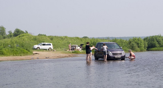 Жителей Хакасии будут наказывать за мойку машин на берегу реки