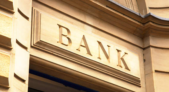 Банки снижают ставки по кредитам