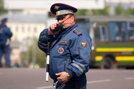 В Саяногорске пьяный водитель избил сотрудника ДПС