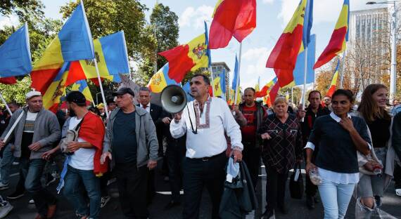 В Молдавии прошли протесты с требованиями отставки Санду