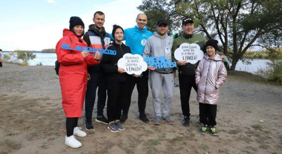 Саяногорские волонтеры вынесли с набережной Енисея 66 мешков мусора