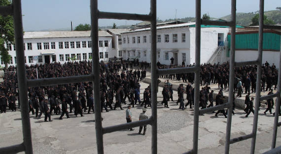 В таджикской тюрьме осужденные террористы подняли бунт