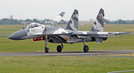 Российский Су-27 перехватил американский самолет-разведчик