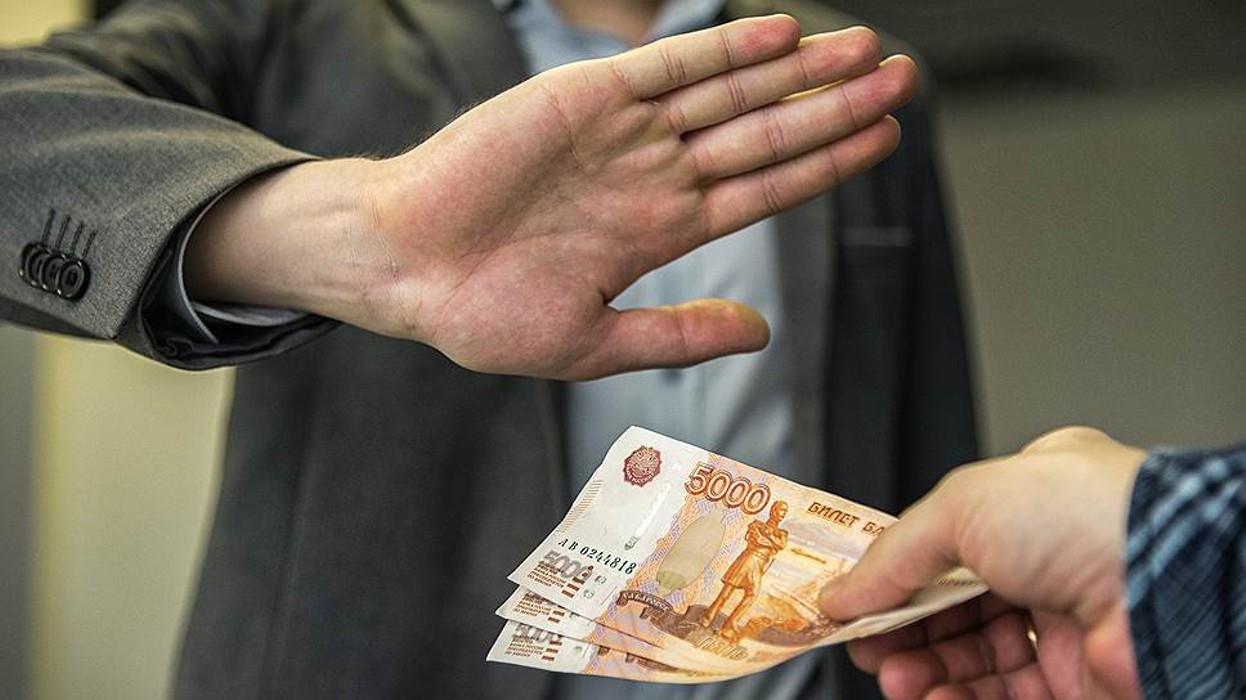 Взятки - сладки: в России увеличилось количество коррупционеров