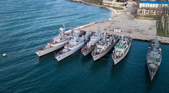 Украинские генералы требуют проверить крымские корабли на наличие мин