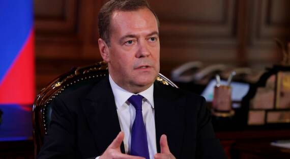 Медведев: поставки западных вооружений на Украину приближают ядерную катастрофу