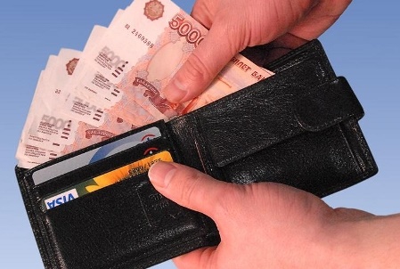 Житель Черногорска подарил мошеннику 300 тысяч рублей