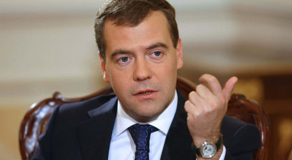 Медведев сообщил о дополнительном финансировании регионов на школьные автобусы и «скорые» в объеме до 10 млрд рублей