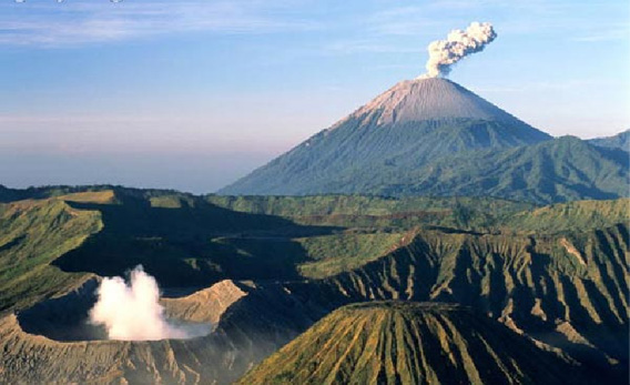Япония: старейший вулкан Асо проснулся