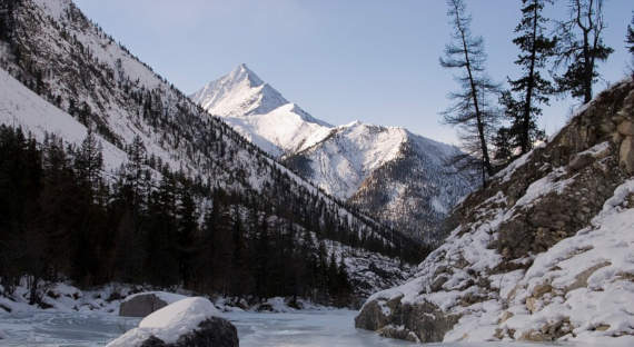 МЧС: В горах Хакасии сохраняется опасность схода лавин