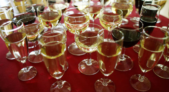 Жителей Хакасии попросили быть внимательнее при выборе алкоголя