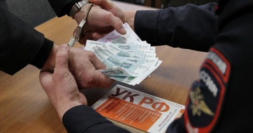 Просчет вышел: в Абакане чиновник взял 20 тысяч рублей, а отдаст 700