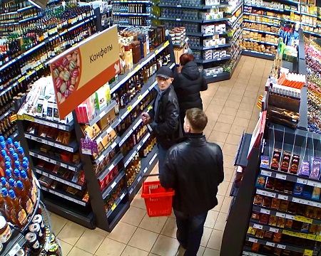 В Черногорске мужчина украл из супермаркета алкоголь и шампунь