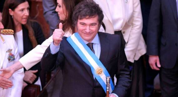 Президент Аргентины ввел чрезвычайное положение в экономике страны