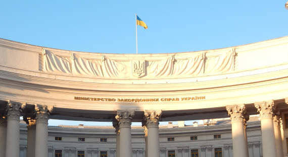 Четыре государства уведомили Украину о намерении вывезти своих дипломатов