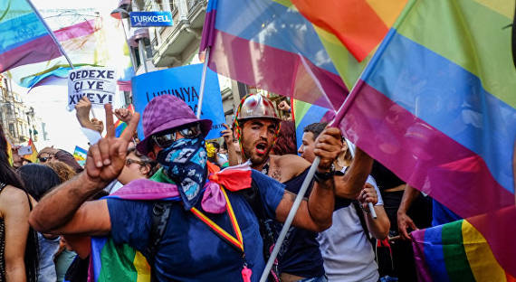 В Турции разогнали гей-парад
