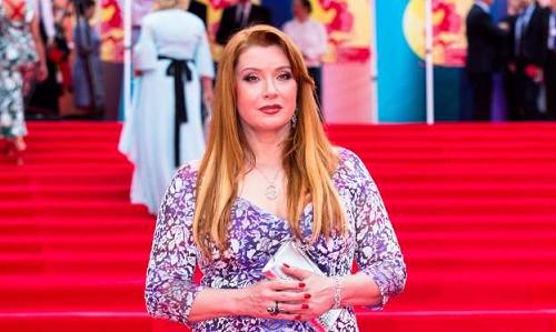 Актрису Веру Сотникову лишили страз на ее дамской сумочке