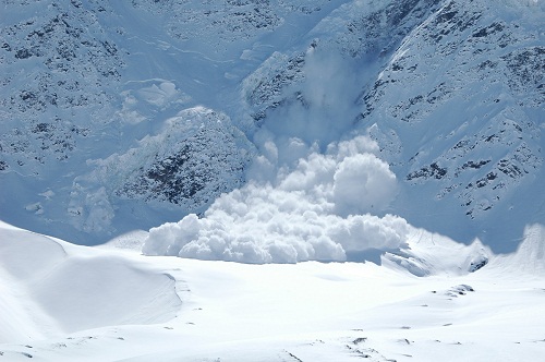 Лавина накрыла 6 лыжников в итальянских Альпах