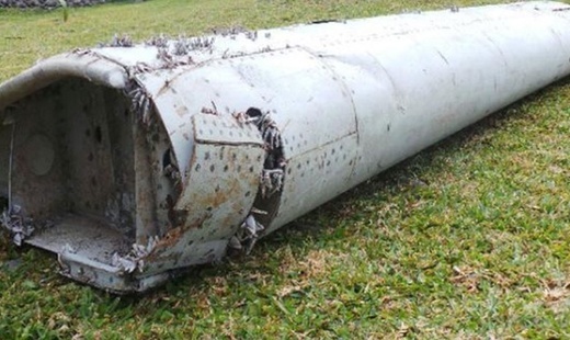 На острове Реюньон найден кусок пропавшего "Боинга"