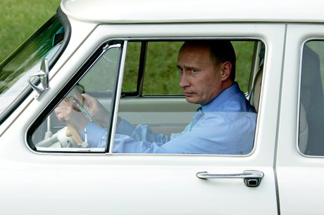 Путин поручил Медведеву сделать хорошие дороги