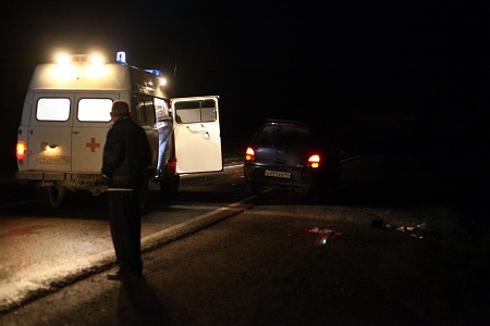 Темное ДТП: в Черногорске девушка сбила пьяного пешехода, а тот сбежал из больницы
