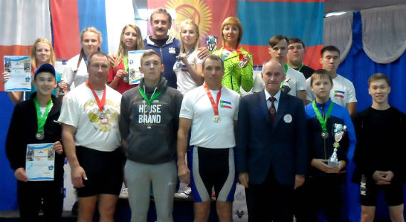 Сборная Хакасии по гиревому спорту успешно выступила на турнире в Бурятии