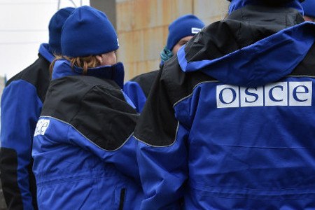 Группа иностранных наблюдателей работает в Донбассе