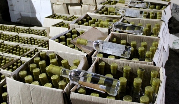 В Туве у бутлегера изъяли 14 тысяч бутылок нелегального алкоголя