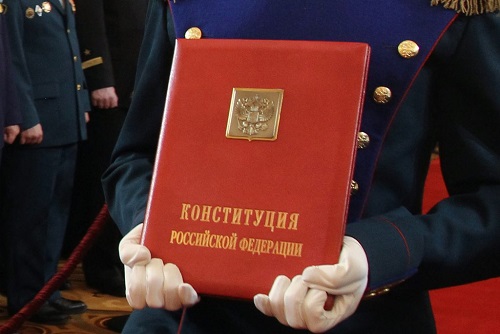 России больше не подходит «написанная либералами» Конституция