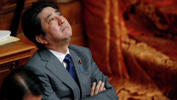 Японская оппозиция предлагает вынести порицание Абэ