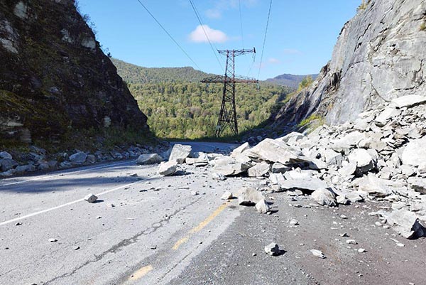 На автодороге в Таштыпском районе произошёл обвал
