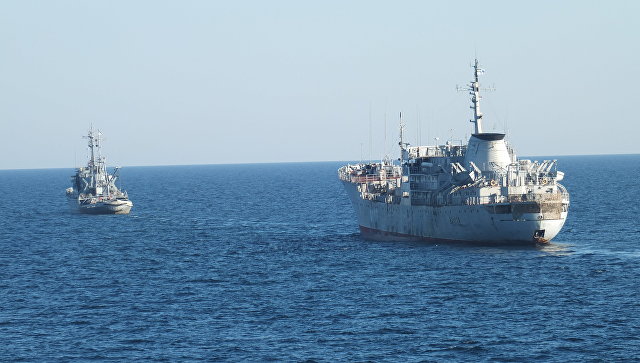 Два военных корабля Украины вошли в экономическую зону РФ у Крыма