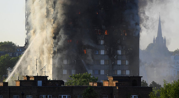В Лондоне загорелась жилая высотка (ВИДЕО)