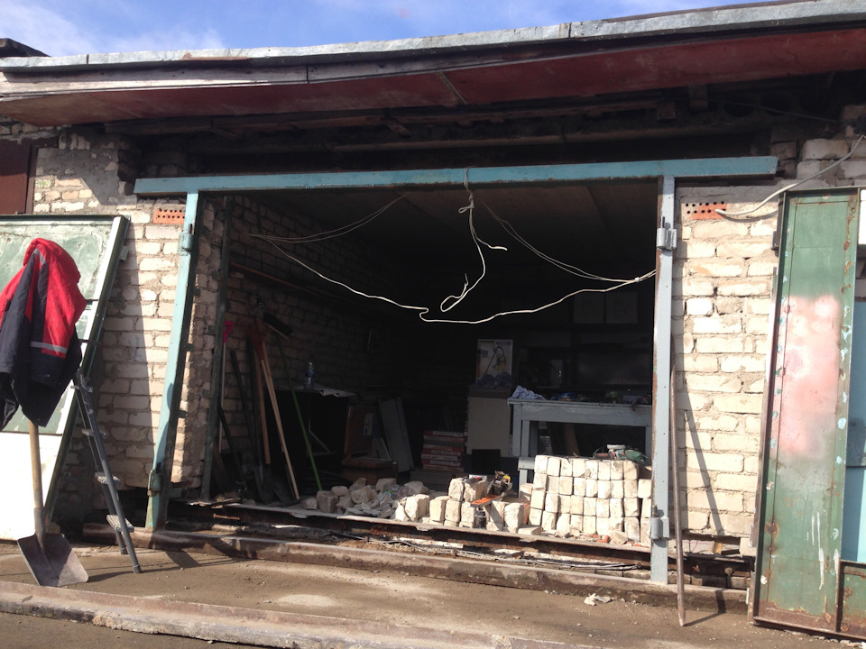 В Черногорске у гаража пропали ворота