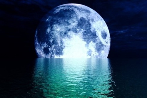 В недрах Луны нашли воду