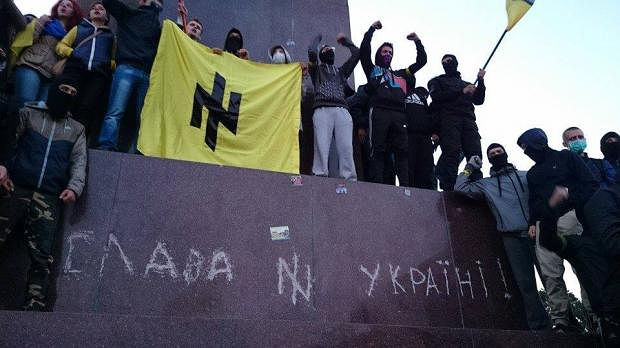 Боевики "Азова" устроили беспорядки в Харькове