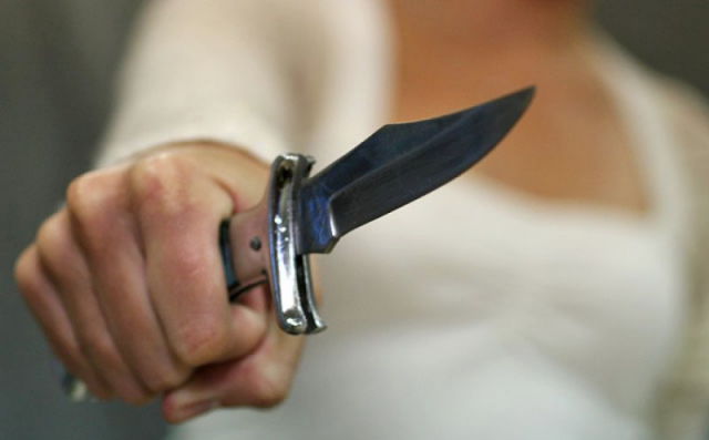Полицейские задержали красноярца, ранившего ножом свою мать