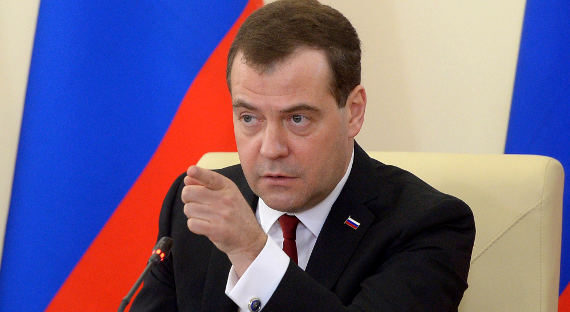 Медведев поручил удвоить несырьевой экспорт к 2024 году
