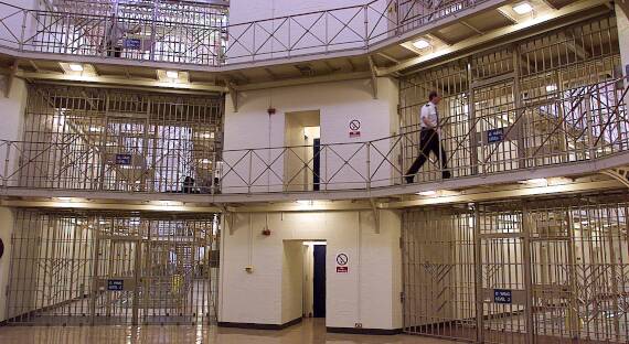 Британия намерена арендовать тюрьмы за рубежом