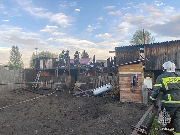 В Хакасии за праздничные выходные огнеборцы потушили 12 пожаров