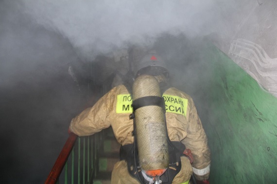 Пожар в многоэтажке Черногорска: 6 человек эвакуированы
