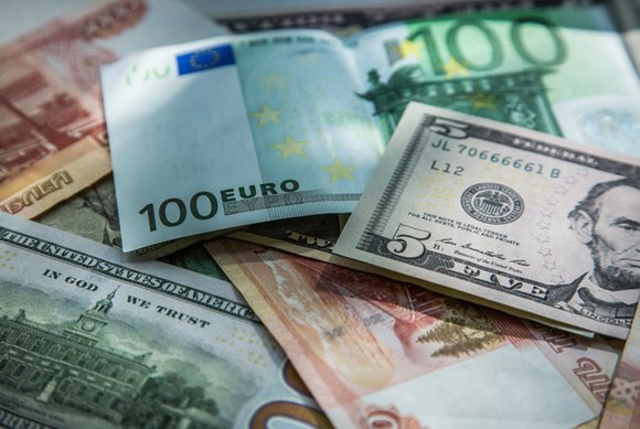 Курс валют на 29 мая: евро держится, доллар подрос