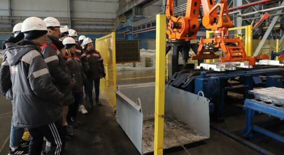 Студенты – металлурги СПТ побывали с экскурсией на САЗе