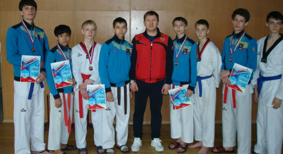 Хакасские тхэквондисты завоевали 5 медалей на первенстве Сибири