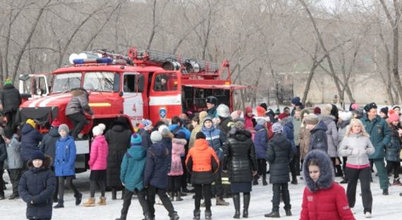 Пожарные устроили флешмобы в Саяногорске и Черногорске